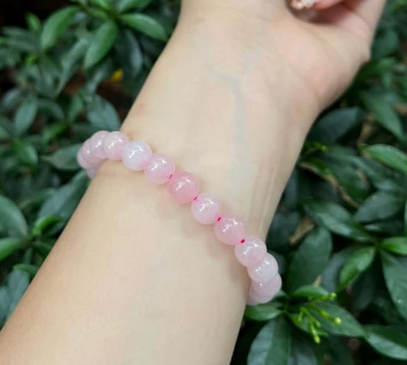 https://www.call-astro.com/public/images/products/1722504869_roseQuartzBracelet_1.png